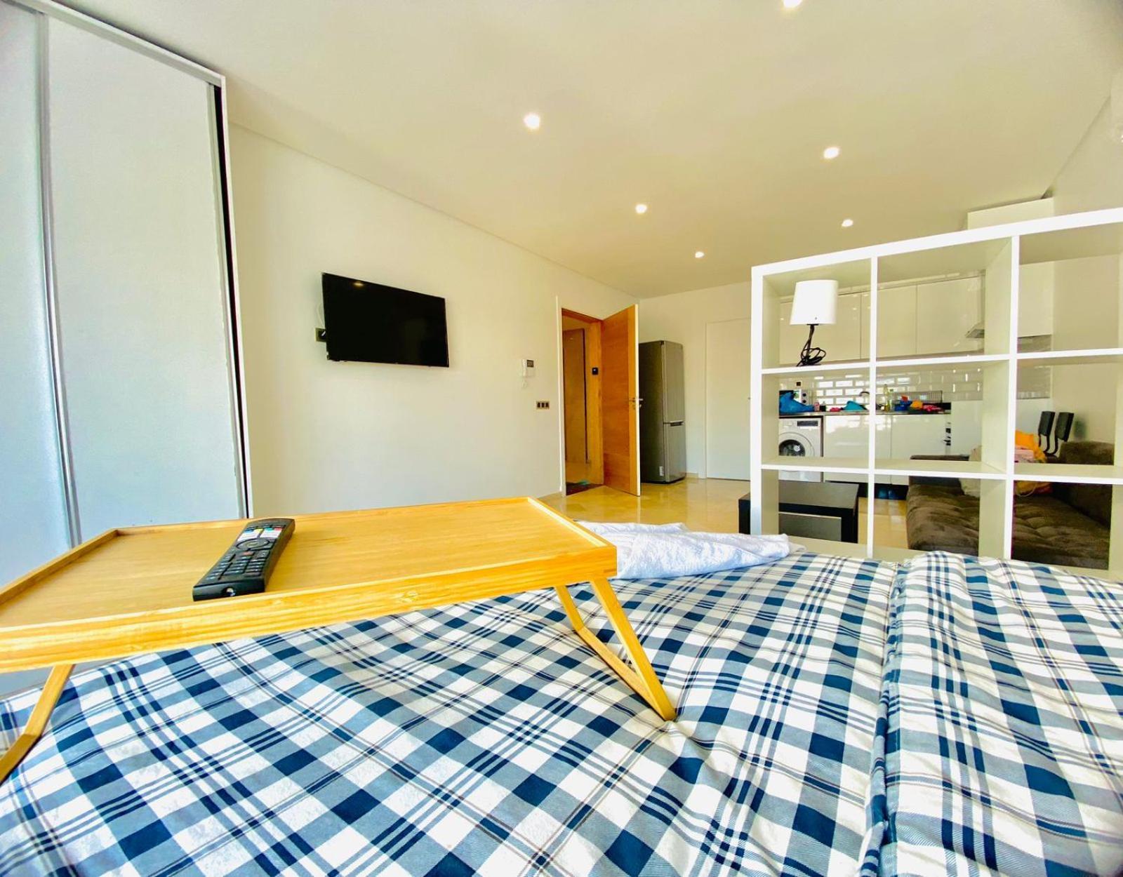 Quiet Top-floor By Med Faculty & Tram Lines Apartamento *